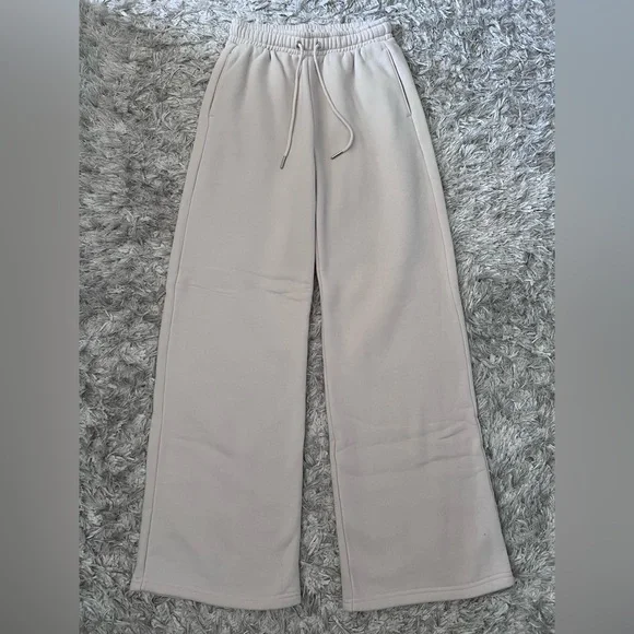 Abercrombie & Fitch Essential Sunday Wide Leg Sweatpants - Picture 2 of 4